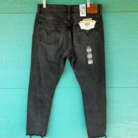 LEVI’S 501 SKINNY STRAIGHT BLACK DISTRESSED BUTTON FLY JEANS NWT - Picture 1 of 7